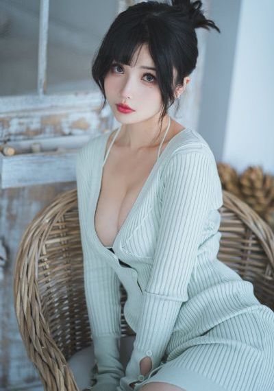 最新偷拍精品自产_4K手机在线看